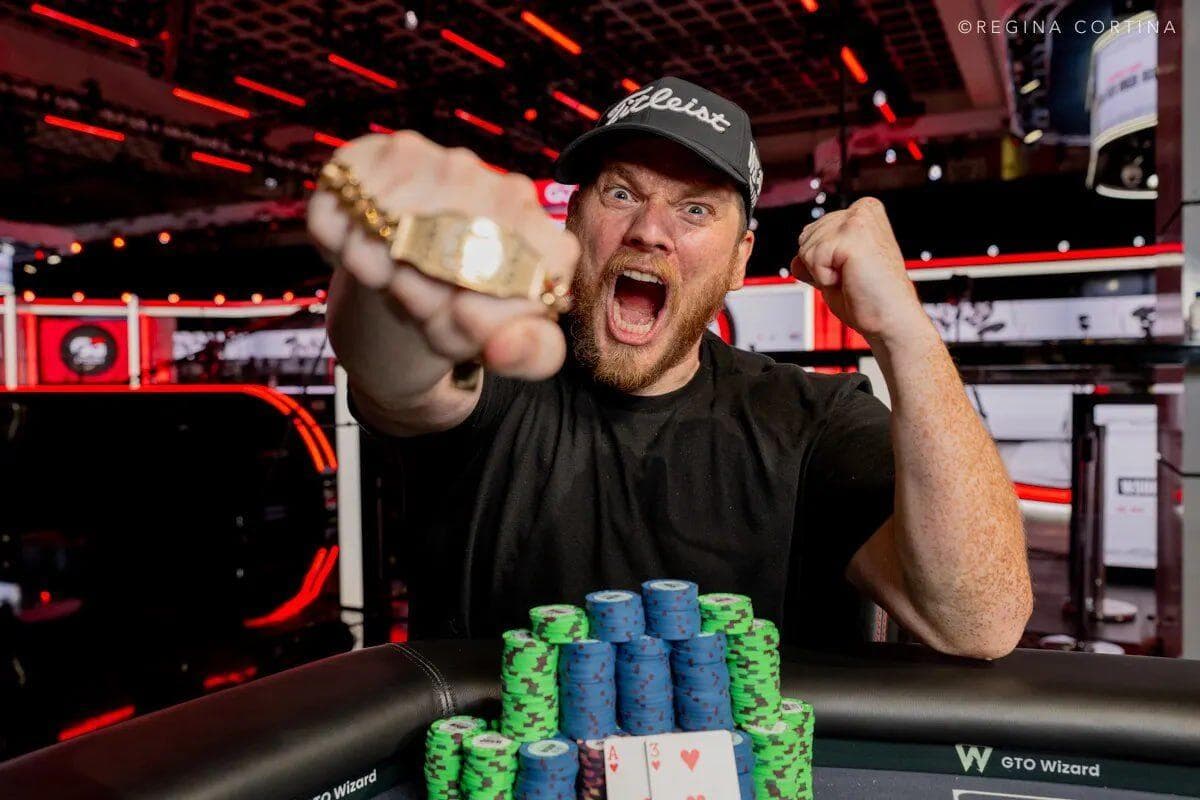 Dios no quiere a Hawkins, dice Holtz tras ganar en WSOP