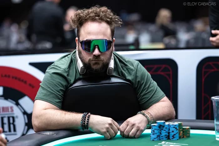 Calvin Anderson wins eighth WSOP bracelet while grinding an online tournament in the slots