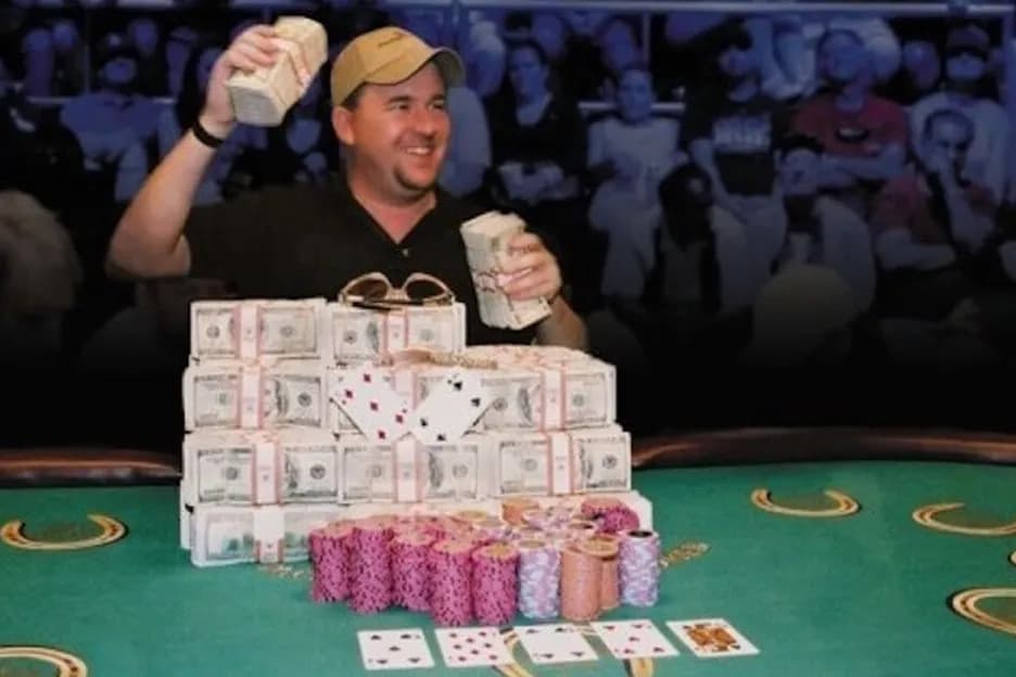 Chris Moneymaker, campeón del WSOP Main Event de 2003, mantuvo una conversación con Lucas Djumalon, chip leader de la mesa final del WSOP Main Event de 2026.