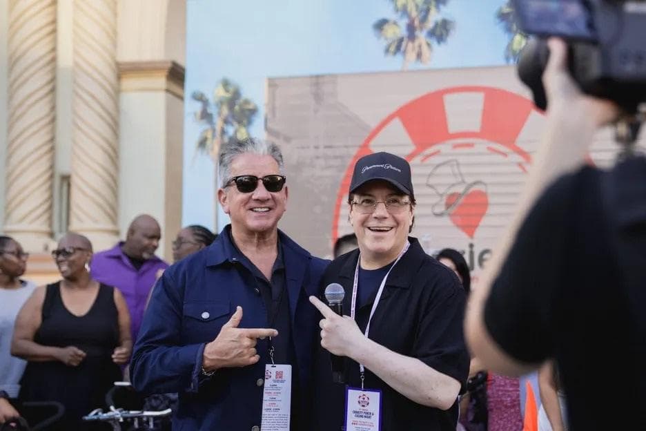 Bruce Buffer y Jamie Gold celebraron el torneo benéfico anual de póker en Hollywood