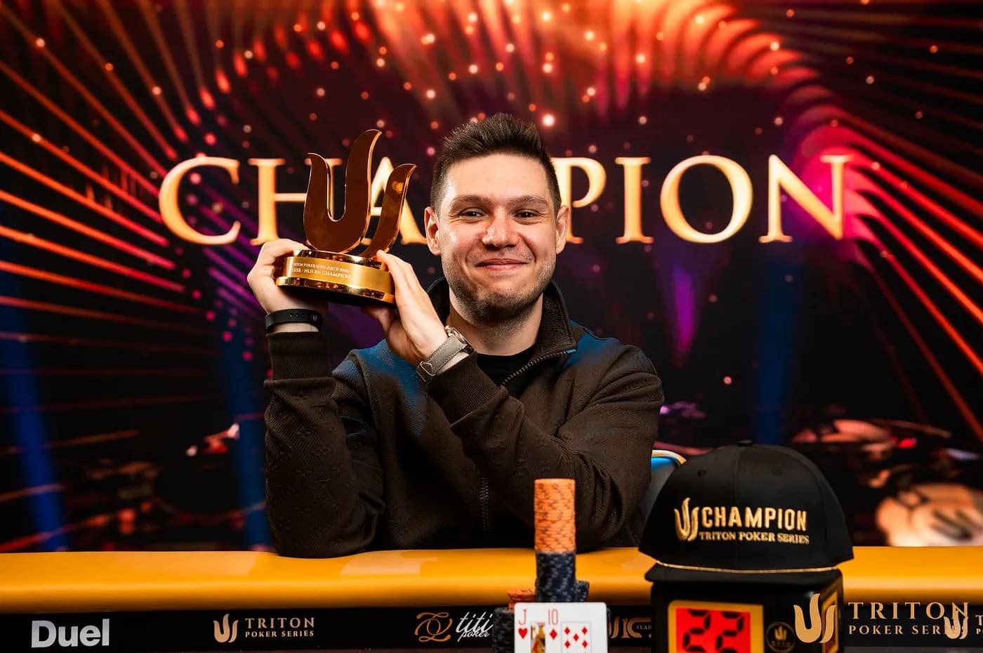 Alex Theologis conquistó su primer título Triton