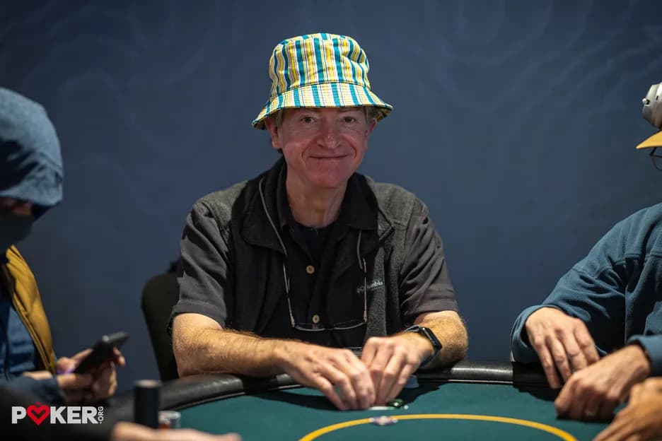 ¿Fold o call con AKs en la burbuja directa?