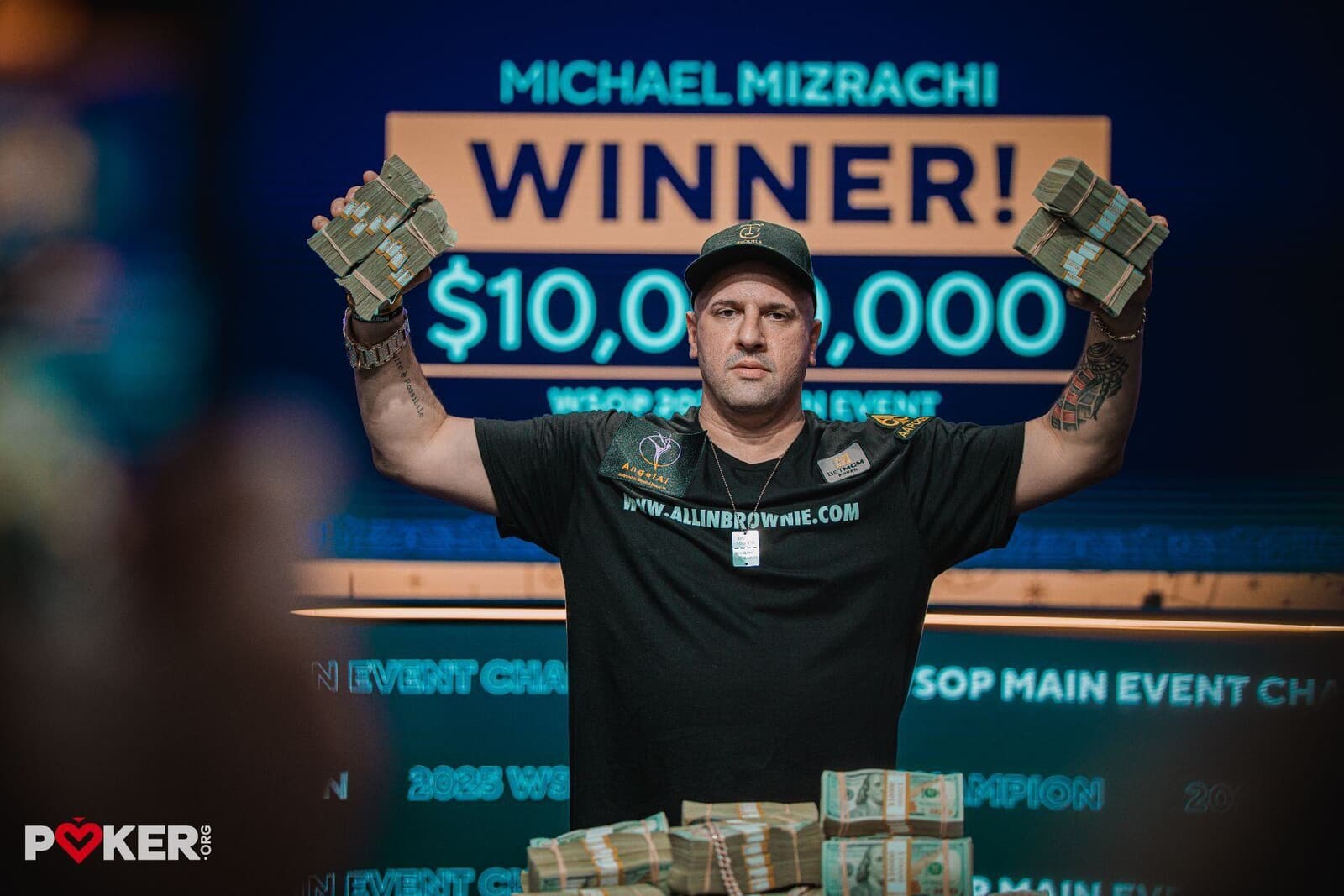 Майкл Мизрахи после победы в мейн-ивенте WSOP