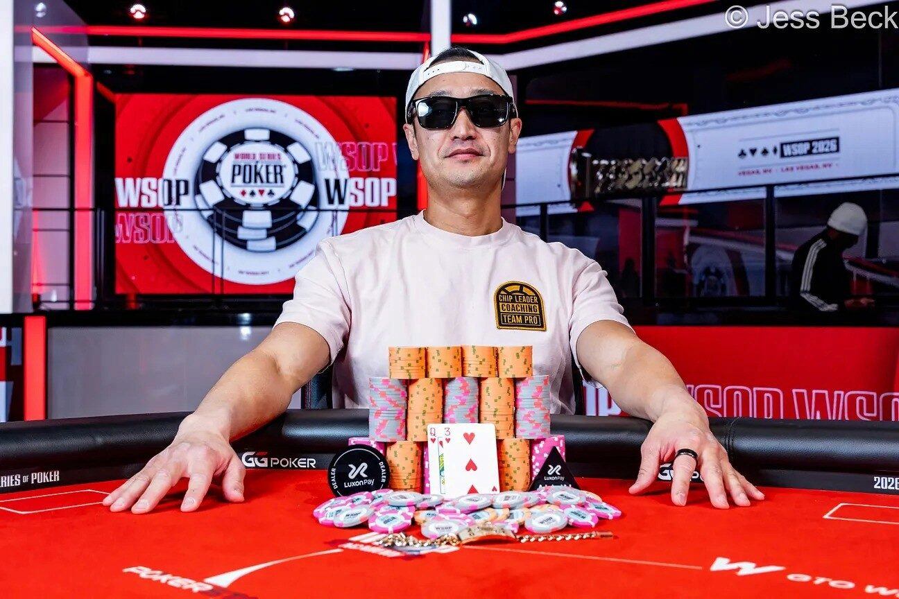 Philip Chun con el brazalete del Mini Mistery Millions